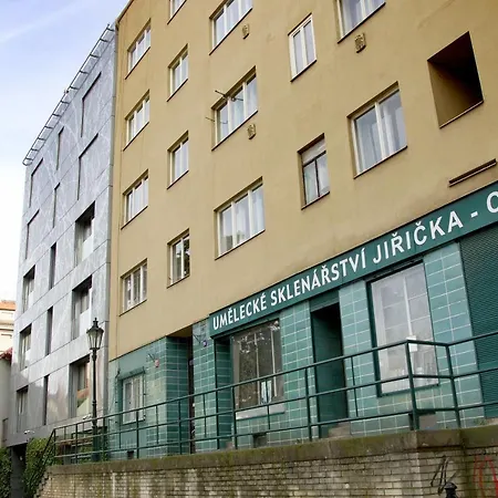 Agnes - Depandance With Balcony Apartman Prága